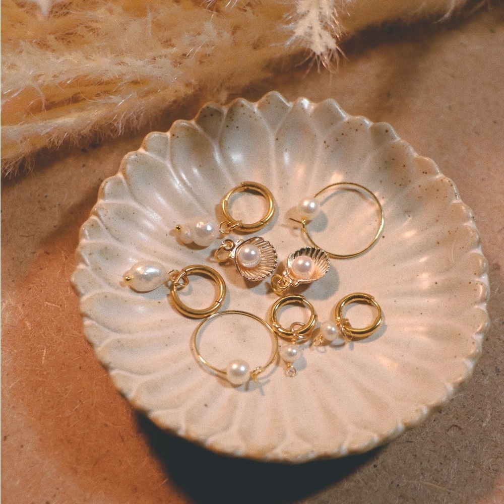 Pearl earring lot {NEW}